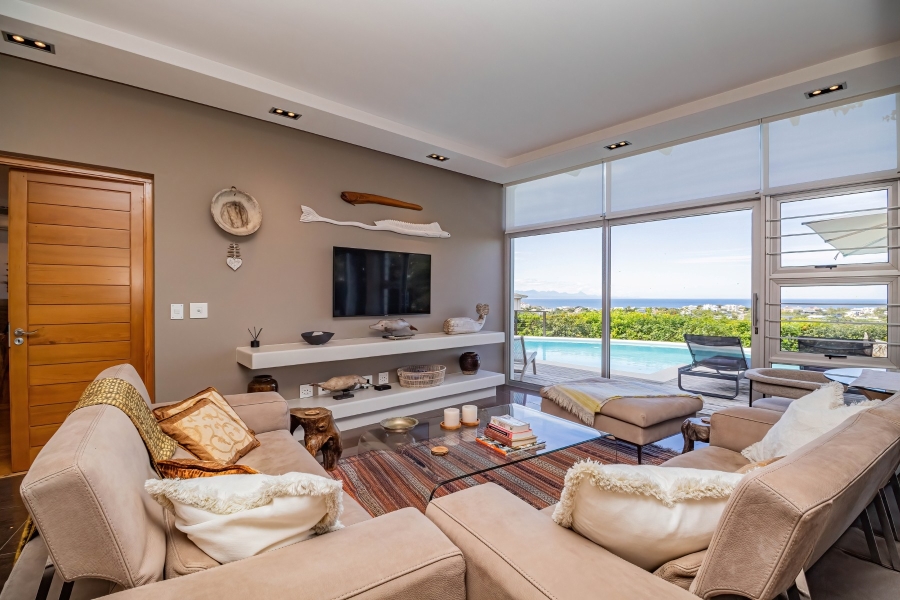 4 Bedroom Property for Sale in Whale Rock Western Cape